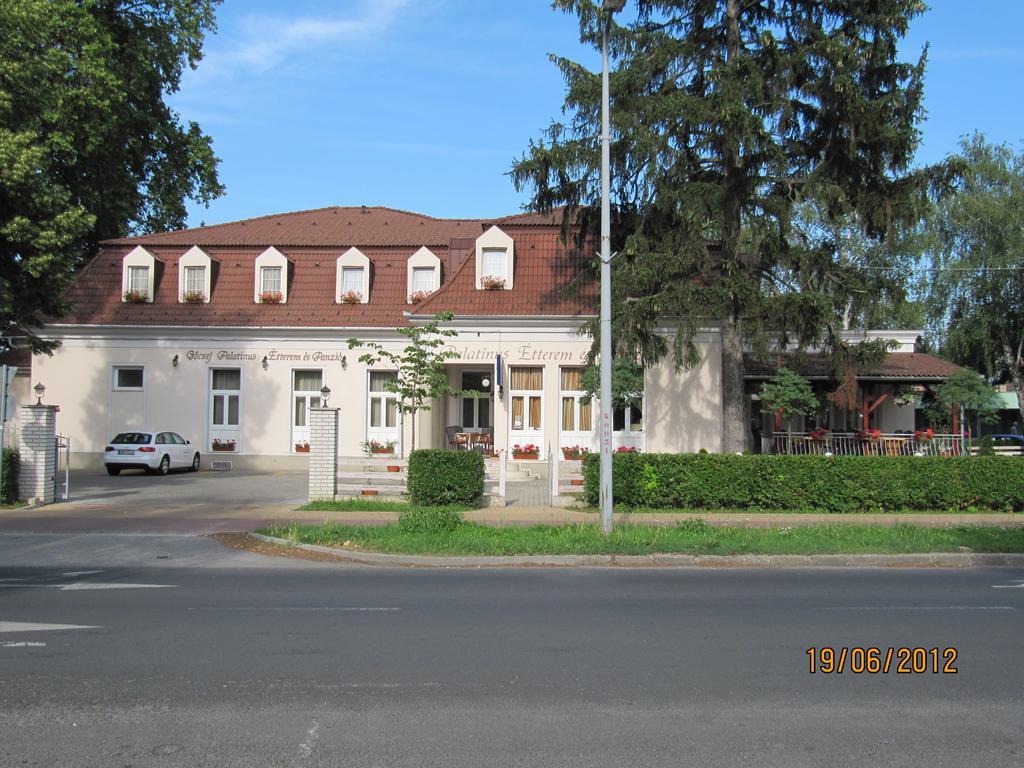 Aparthotel Gocsej Palatinus Etterem Es Panzio Zalaegerszeg Exterior foto